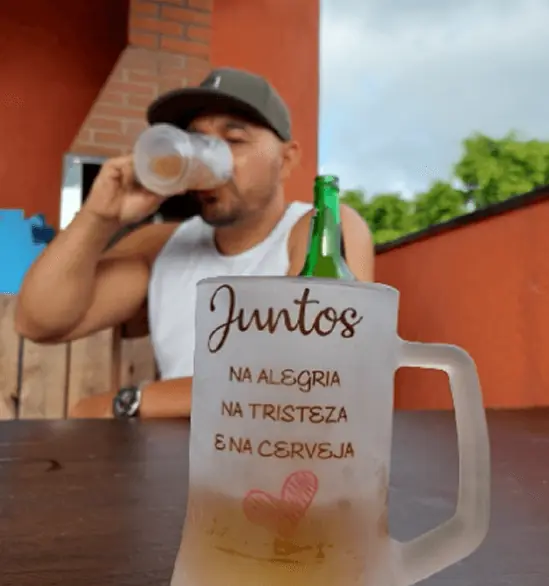 Direito de ser o último a sair do open bar, aí é sucesso